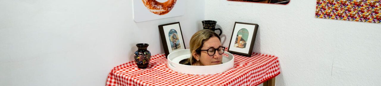 Ilusión con la cabeza de Laurène en la Maison d'Illusion
